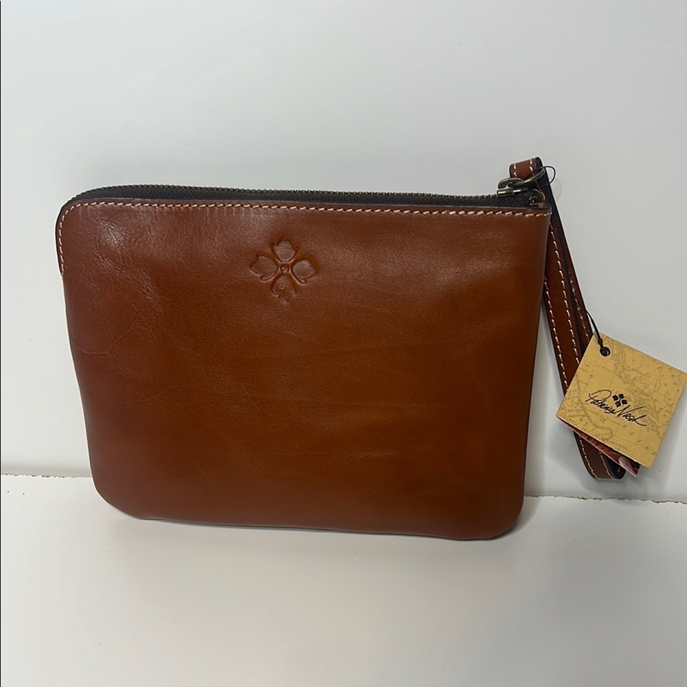 NWT* Patricia Nash Cassini leather wristlet
